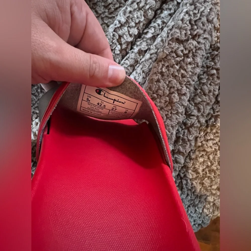 Men’s Champion Red Slides (Size 9)